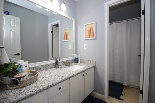 9707 Richmond Avenue 104, Houston, TX 77042