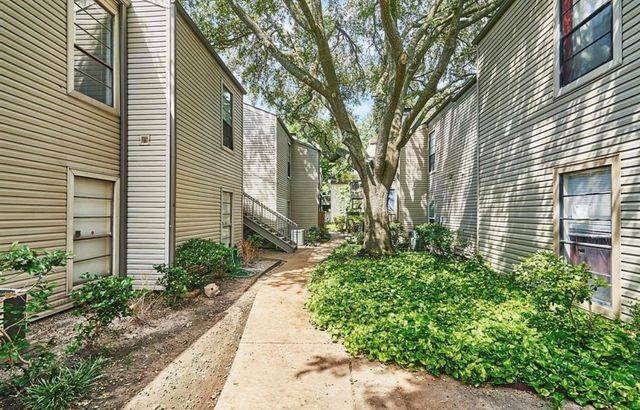 9707 Richmond Avenue 104, Houston, TX 77042