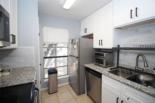 9707 Richmond Avenue 104, Houston, TX 77042