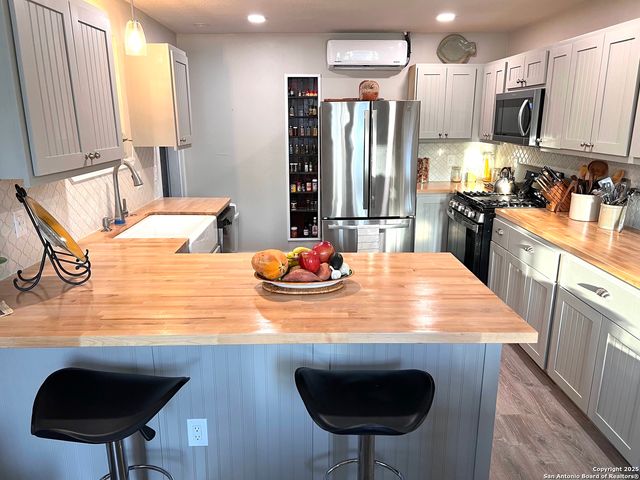3080 Stockdale Highway, Seguin, TX 78155