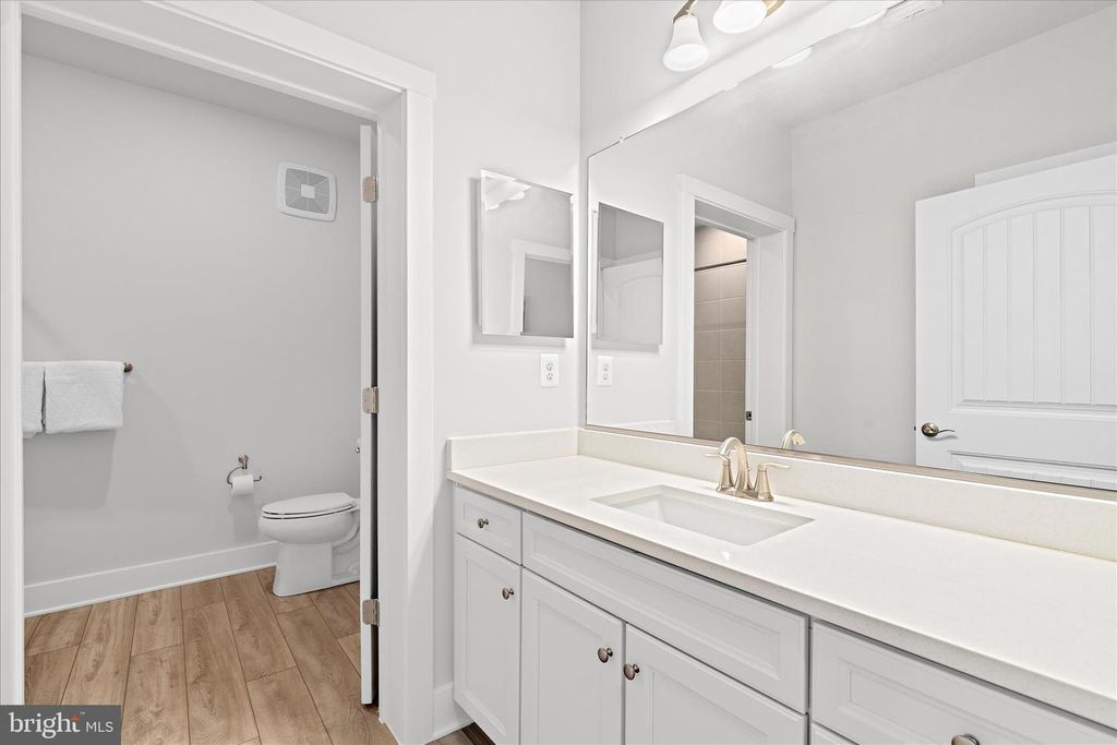Image 15 of property listing at 132 WHEELHOUSE WAY #11, Chester, MD 21619