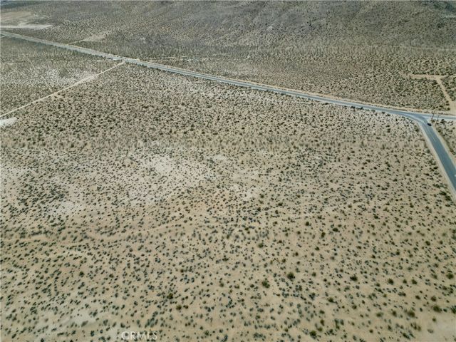 31300 Cove Road, Lucerne Valley, CA 92356