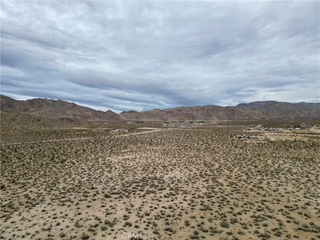 31300 Cove Road, Lucerne Valley, CA 92356