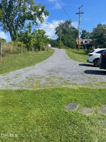 293 Old Fincastle Road, Lebanon, VA 24266