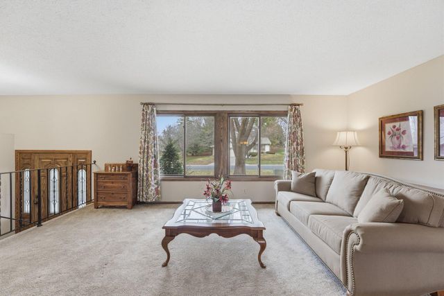 11185 Lanewood Circle, Eden Prairie, MN 55344