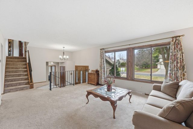 11185 Lanewood Circle, Eden Prairie, MN 55344