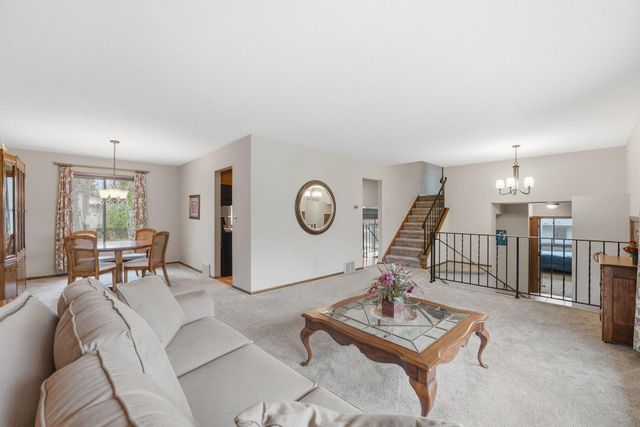 11185 Lanewood Circle, Eden Prairie, MN 55344