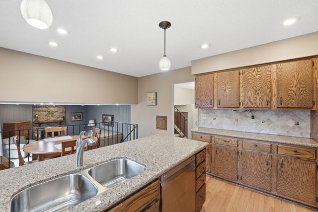 11185 Lanewood Circle, Eden Prairie, MN 55344