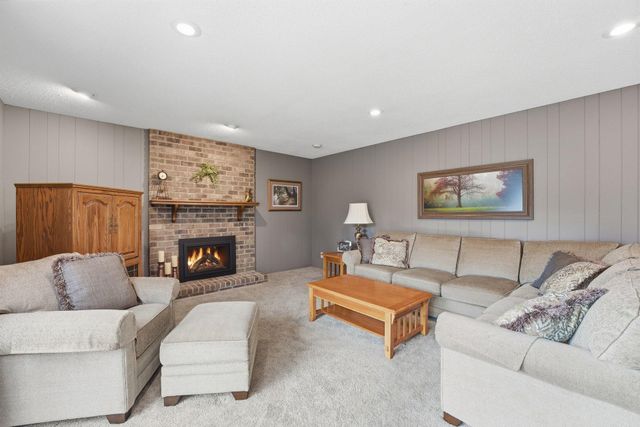 11185 Lanewood Circle, Eden Prairie, MN 55344