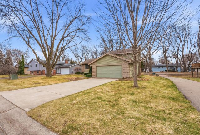 11185 Lanewood Circle, Eden Prairie, MN 55344