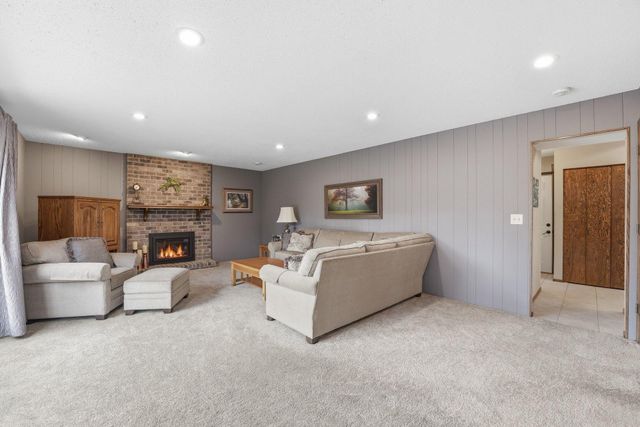 11185 Lanewood Circle, Eden Prairie, MN 55344