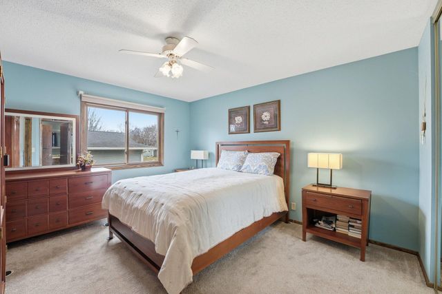 11185 Lanewood Circle, Eden Prairie, MN 55344