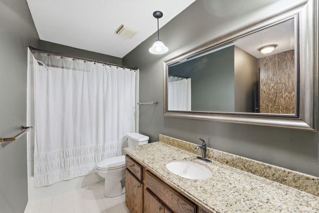 11185 Lanewood Circle, Eden Prairie, MN 55344