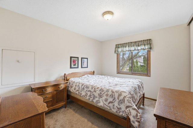 11185 Lanewood Circle, Eden Prairie, MN 55344