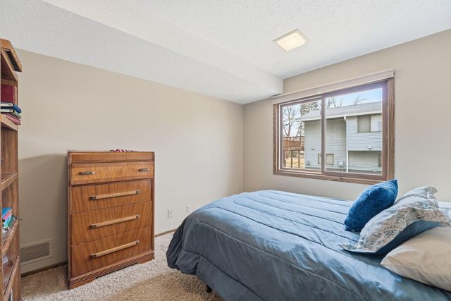 11185 Lanewood Circle, Eden Prairie, MN 55344