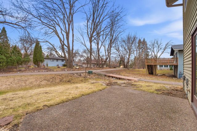 11185 Lanewood Circle, Eden Prairie, MN 55344