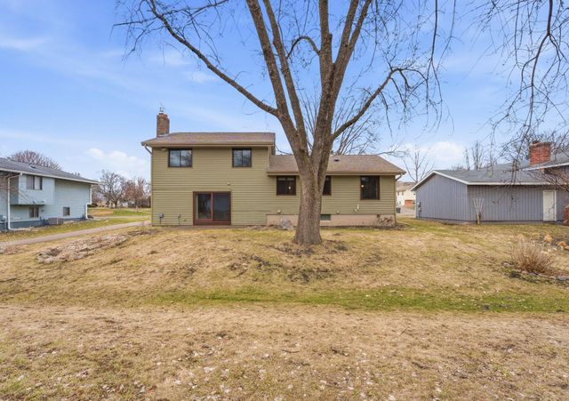 11185 Lanewood Circle, Eden Prairie, MN 55344