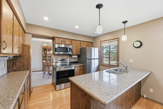 11185 Lanewood Circle, Eden Prairie, MN 55344