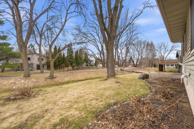 11185 Lanewood Circle, Eden Prairie, MN 55344