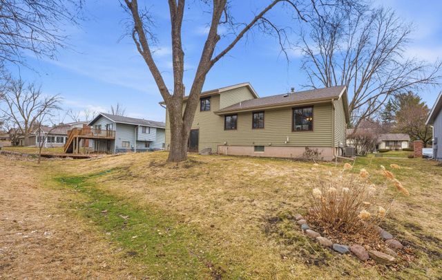 11185 Lanewood Circle, Eden Prairie, MN 55344