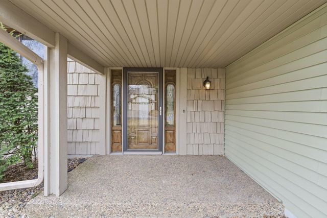 11185 Lanewood Circle, Eden Prairie, MN 55344