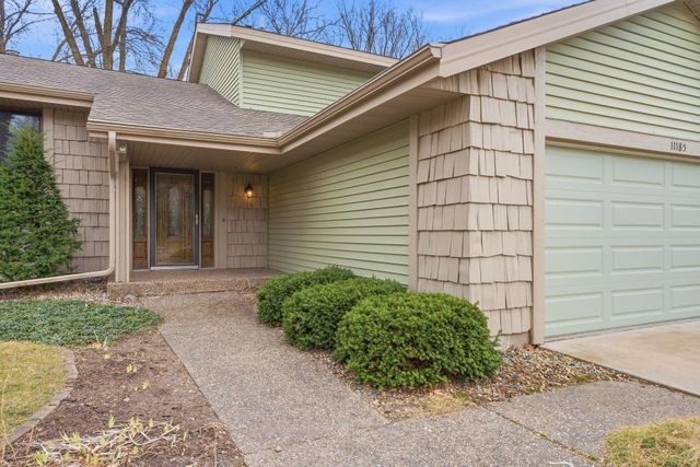 11185 Lanewood Circle, Eden Prairie, MN 55344