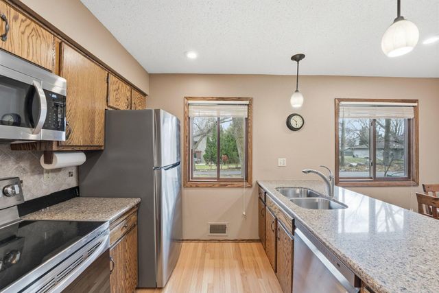 11185 Lanewood Circle, Eden Prairie, MN 55344