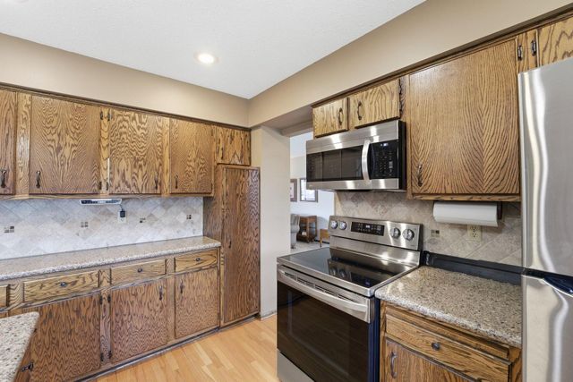 11185 Lanewood Circle, Eden Prairie, MN 55344