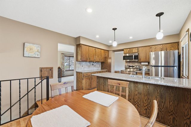 11185 Lanewood Circle, Eden Prairie, MN 55344