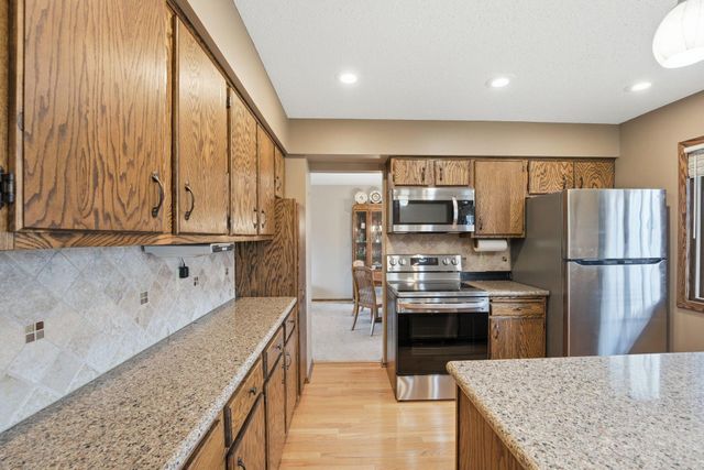 11185 Lanewood Circle, Eden Prairie, MN 55344