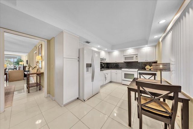 804 Cypress Grove Lane 302, Pompano Beach, FL 33069