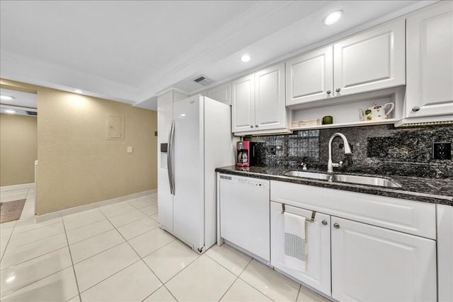 804 Cypress Grove Lane 302, Pompano Beach, FL 33069