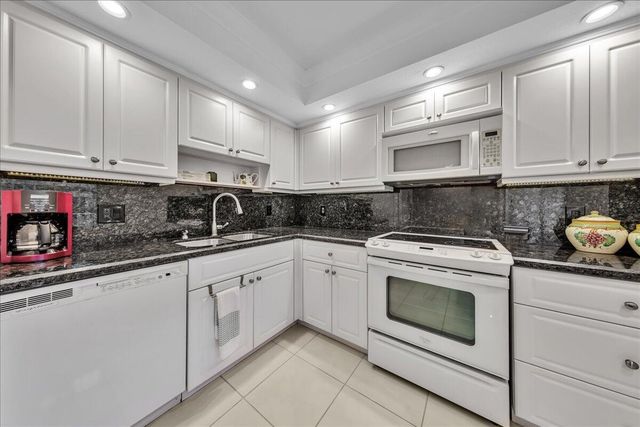 804 Cypress Grove Lane 302, Pompano Beach, FL 33069