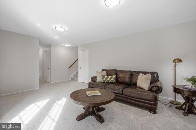 48 MCPHERSON CIR, Sterling, VA 20165