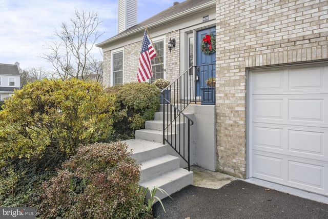 48 MCPHERSON CIR, Sterling, VA 20165