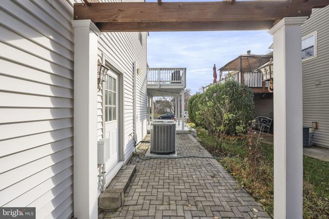 48 MCPHERSON CIR, Sterling, VA 20165