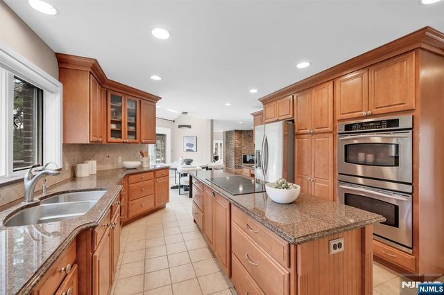 301 Hopper Court, Franklin Lakes, NJ 07417