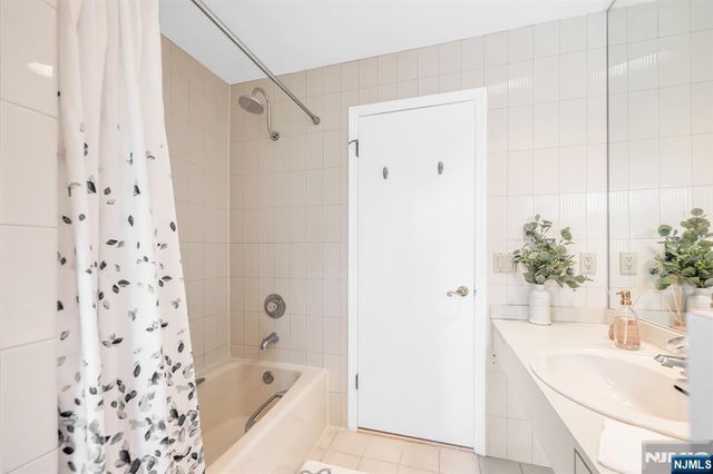 301 Hopper Court, Franklin Lakes, NJ 07417
