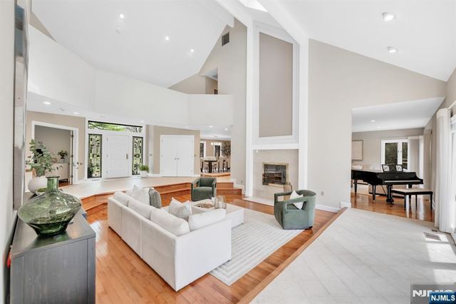 301 Hopper Court, Franklin Lakes, NJ 07417