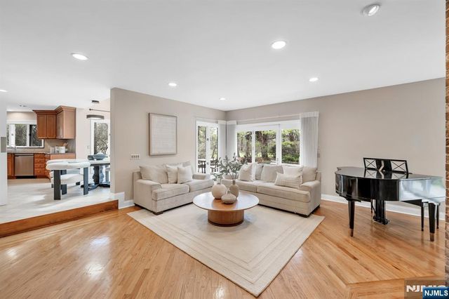 301 Hopper Court, Franklin Lakes, NJ 07417