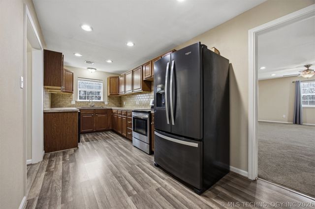 806 S Hickory Street, Nowata, OK 74048