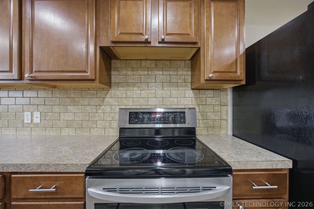 806 S Hickory Street, Nowata, OK 74048