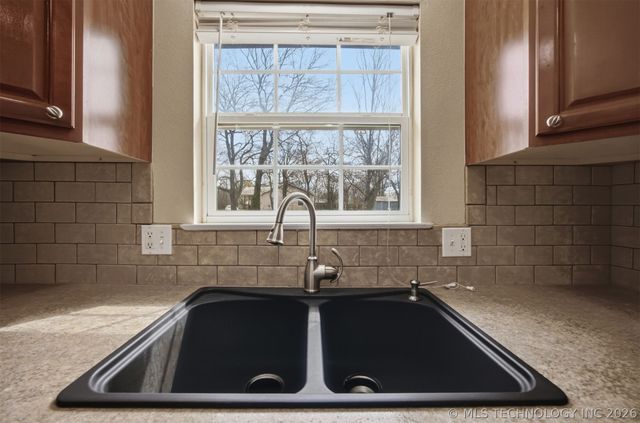 806 S Hickory Street, Nowata, OK 74048