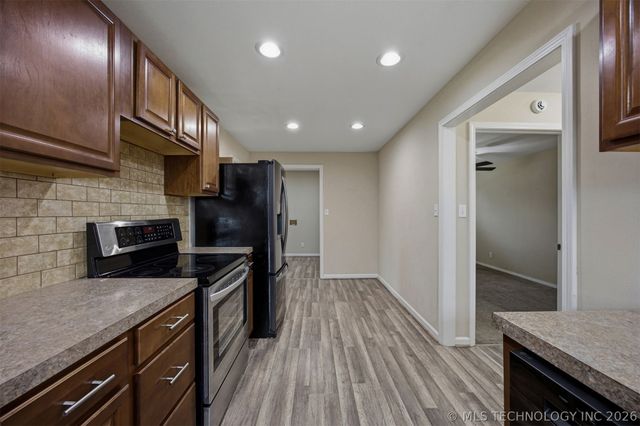 806 S Hickory Street, Nowata, OK 74048