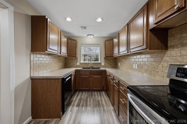 806 S Hickory Street, Nowata, OK 74048