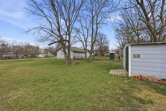 806 S Hickory Street, Nowata, OK 74048