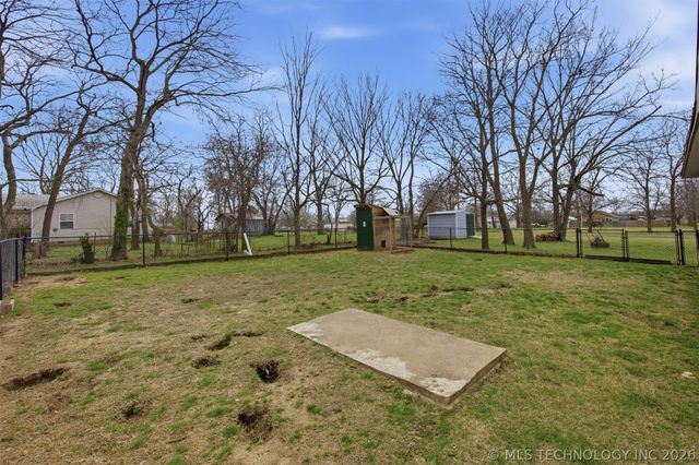 806 S Hickory Street, Nowata, OK 74048