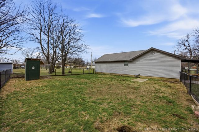 806 S Hickory Street, Nowata, OK 74048