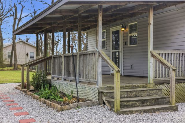 806 S Hickory Street, Nowata, OK 74048