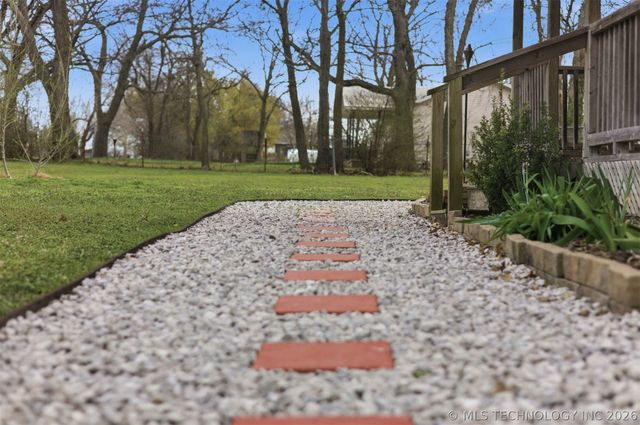 806 S Hickory Street, Nowata, OK 74048